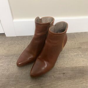 Rockport total motion dress booties in brown, size 6
